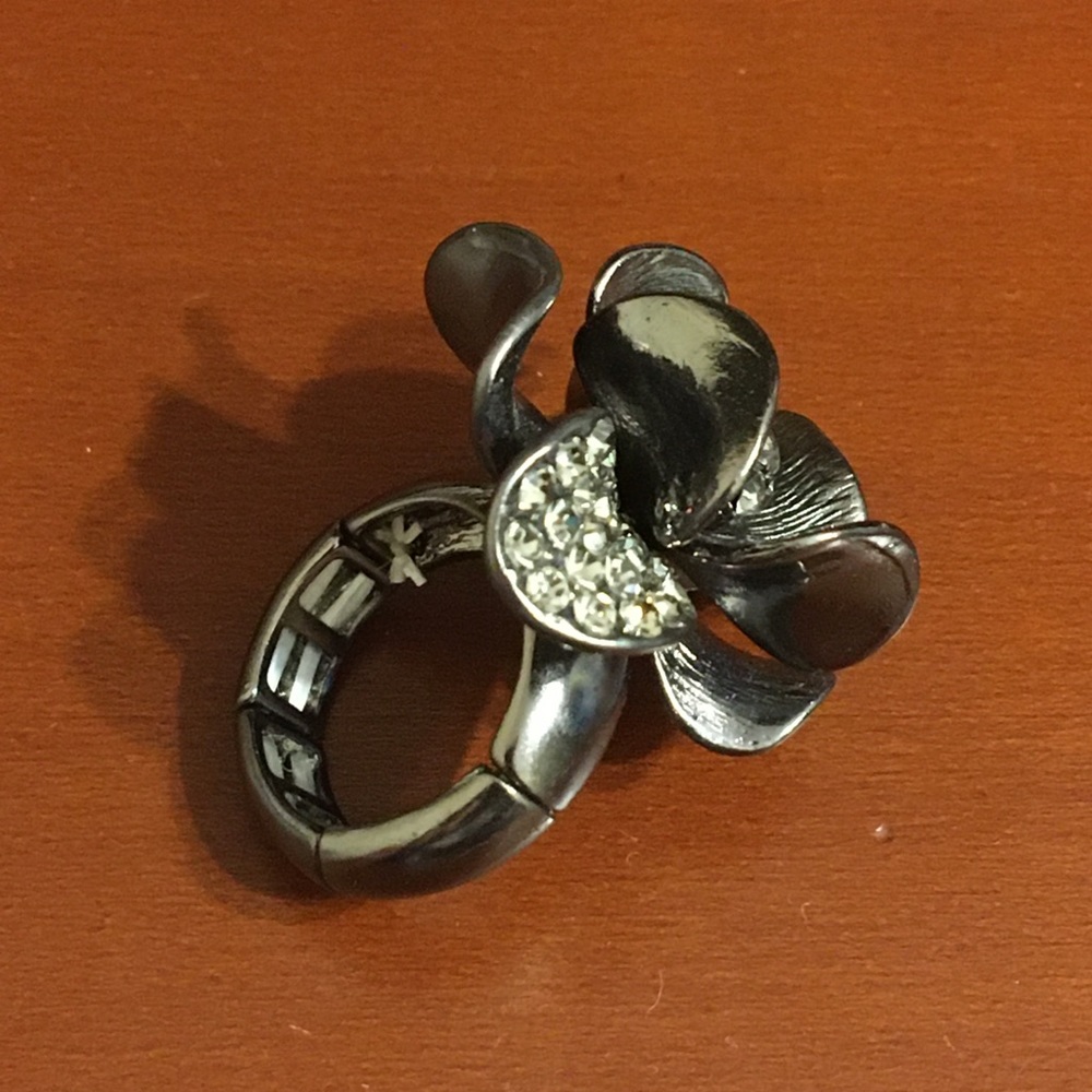 Nwot! Beautiful Elastic Statement Ring - image 2